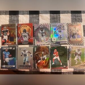 Lot of 10 football cards
